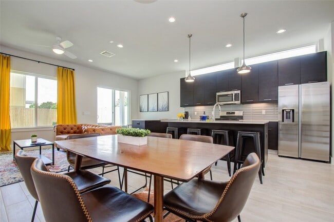 Building Photo - 4914 Noble St