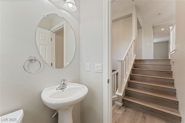 Building Photo - 9164 Enticing Ct