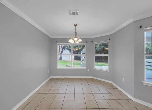 Building Photo - 5897 Saratoga Dr