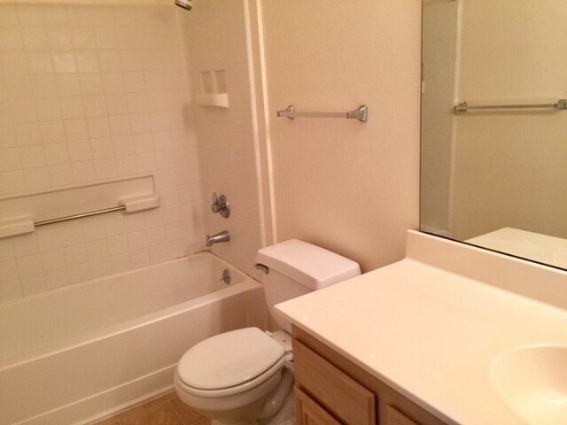 Building Photo - RB 2 Br 2 BathPetOK+washer+Dryer All Appl 2 Prkg spots>TEXT 858-774-1574