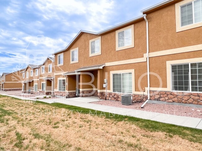 Building Photo - 7661 Silver Larch Pt