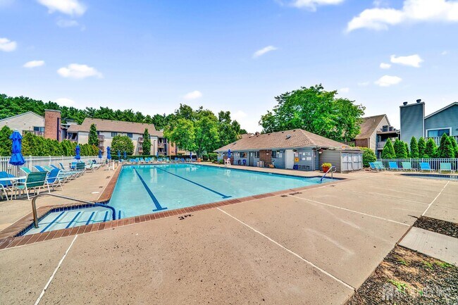Building Photo - 601 Ravens Crest Dr