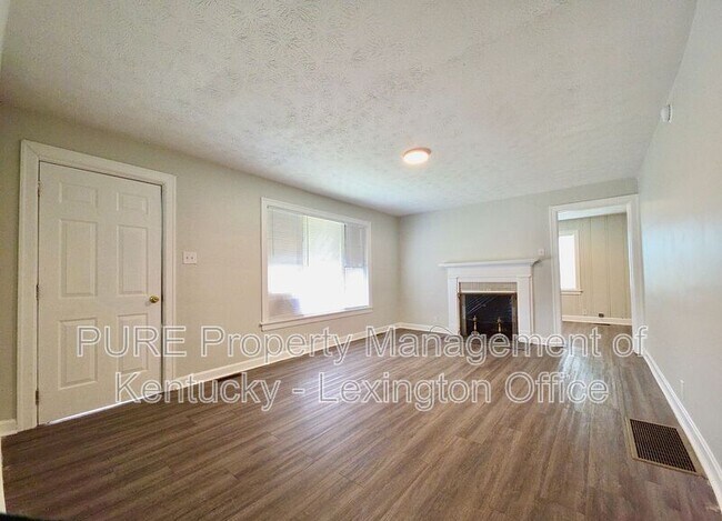 Building Photo - 113 Cummins Dr