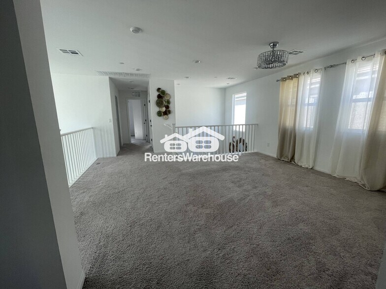 Building Photo - 856 Benning St