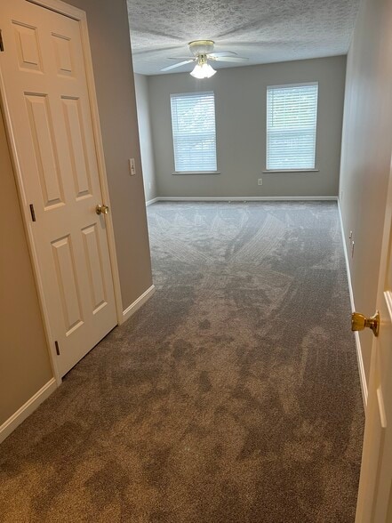 Entry to master bedroom - 36447 N Reserve Cir