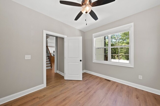 Building Photo - Charming Modern Farmhouse with 3 Bedrooms ...