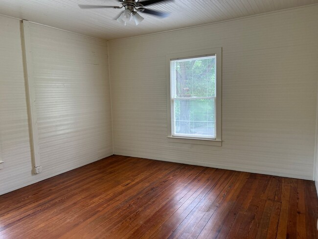 Building Photo - DRP Investments-3304/3306 Maple Road