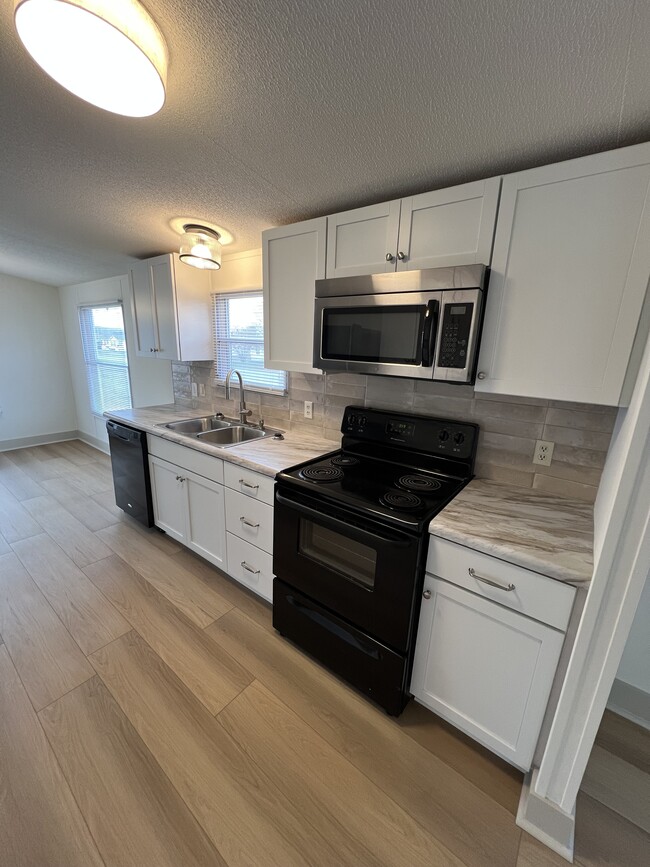 Building Photo - 1609 Walden Rd