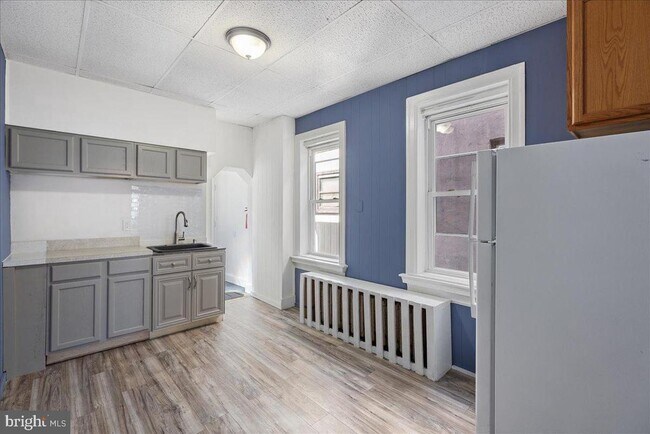 Building Photo - 231 S Broadway