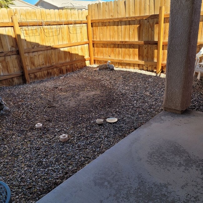 Building Photo - Furnished One Bedroom