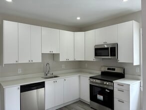 Building Photo - 40 Harvest St