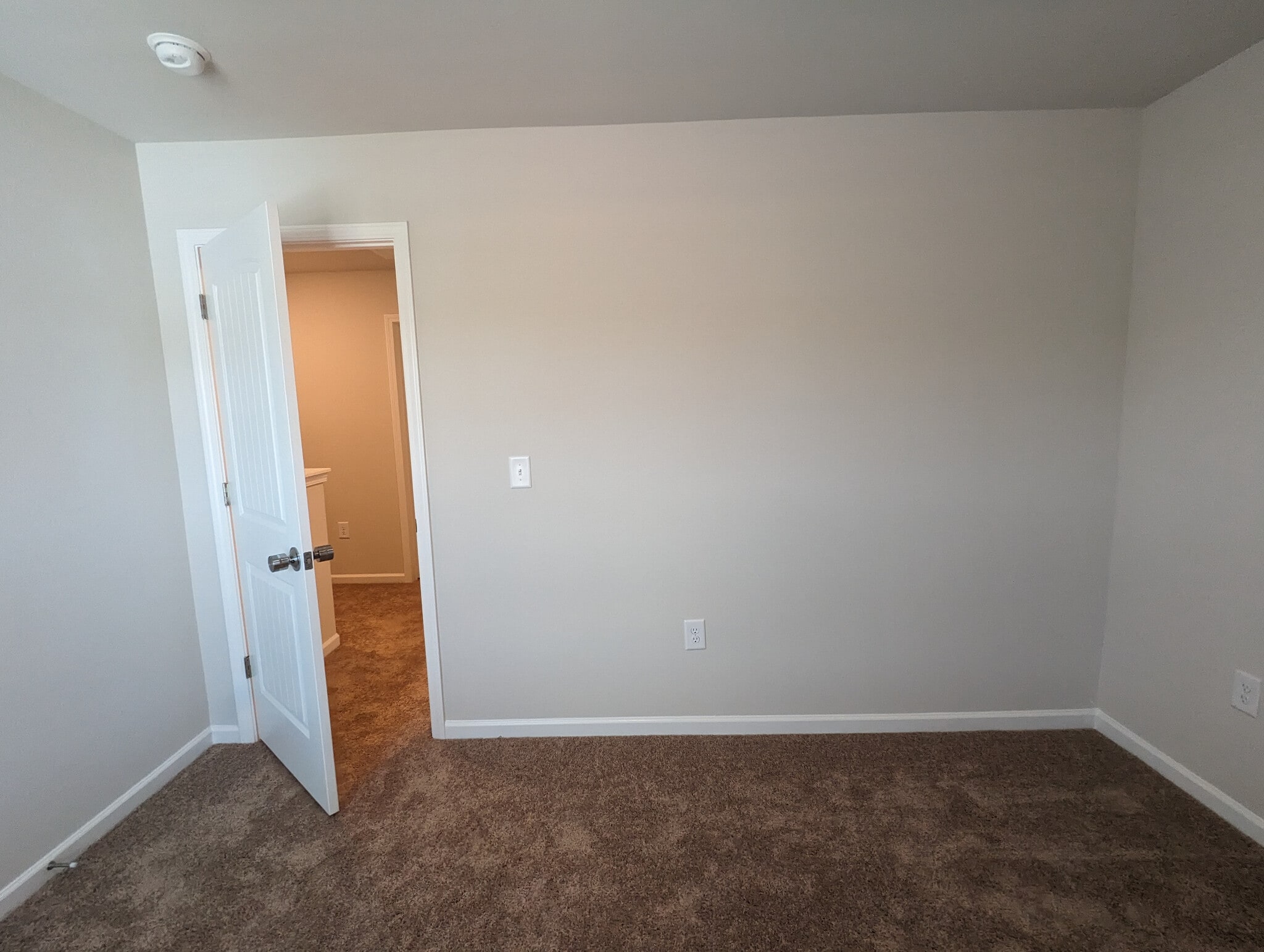 Building Photo - Room in House on Transatlantic Ave