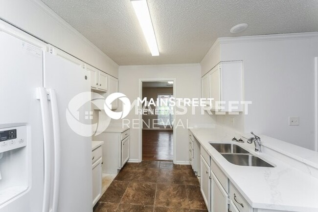 Building Photo - 4 Bedroom Pet-Friendly Home in Cordova, TN with Main Street Renewal