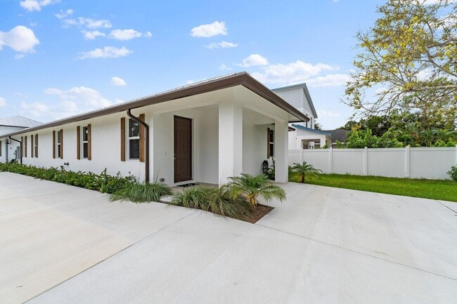 Building Photo - 17868 Limestone Creek Rd