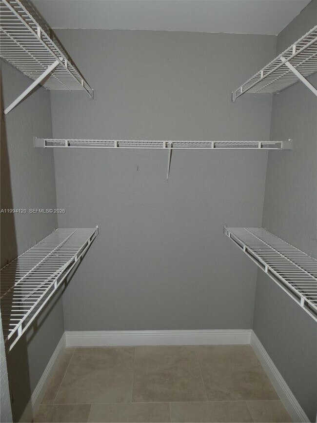 Building Photo - 2851 N Oakland Forest Dr