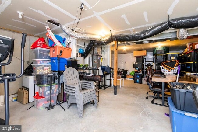 Building Photo - 18 Needle Ct