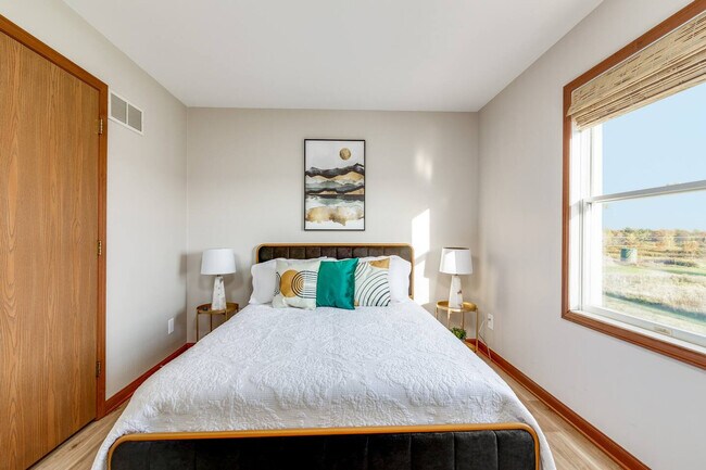 Building Photo - 10268 Cleveland Rd