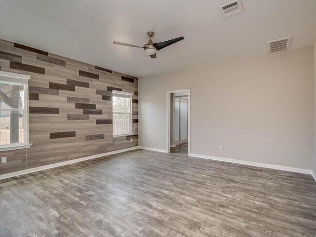 Building Photo - 688 Donegal Ln