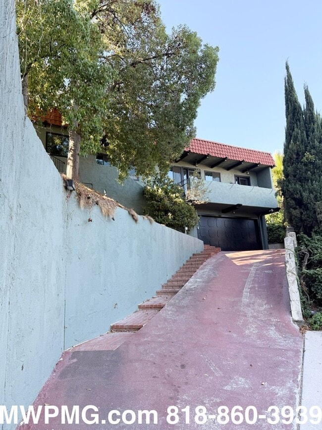 Building Photo - 4Bed 3Bath Woodland Hills home is an absol...