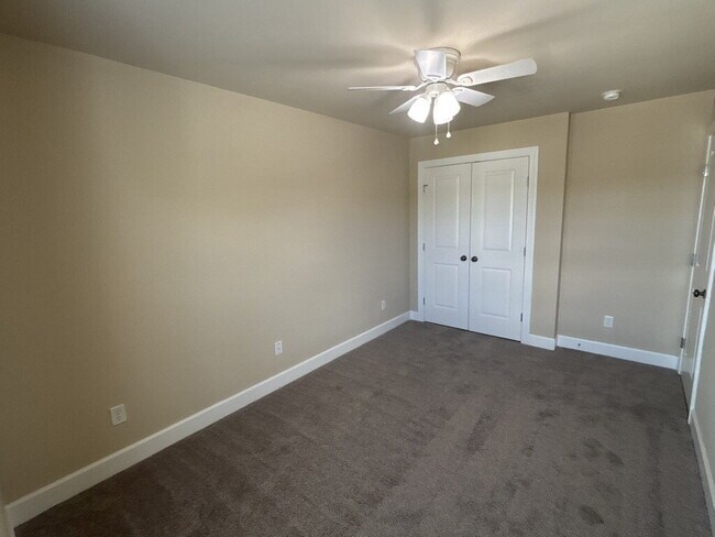 Building Photo - Spacious 3-Bed 2.5 Bath Townhome for Rent in Algood