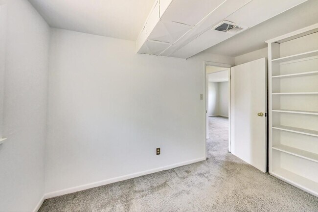 Building Photo - Fantastic in Frederick! Spacious 4 level Split -- 4 beds + 1 Full and 2 half baths
