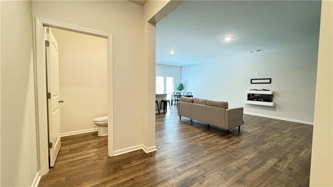 Building Photo - 488 Stoneybrook Dr