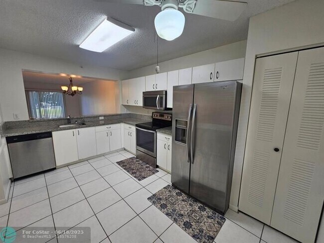 Building Photo - 9537 Weldon Cir