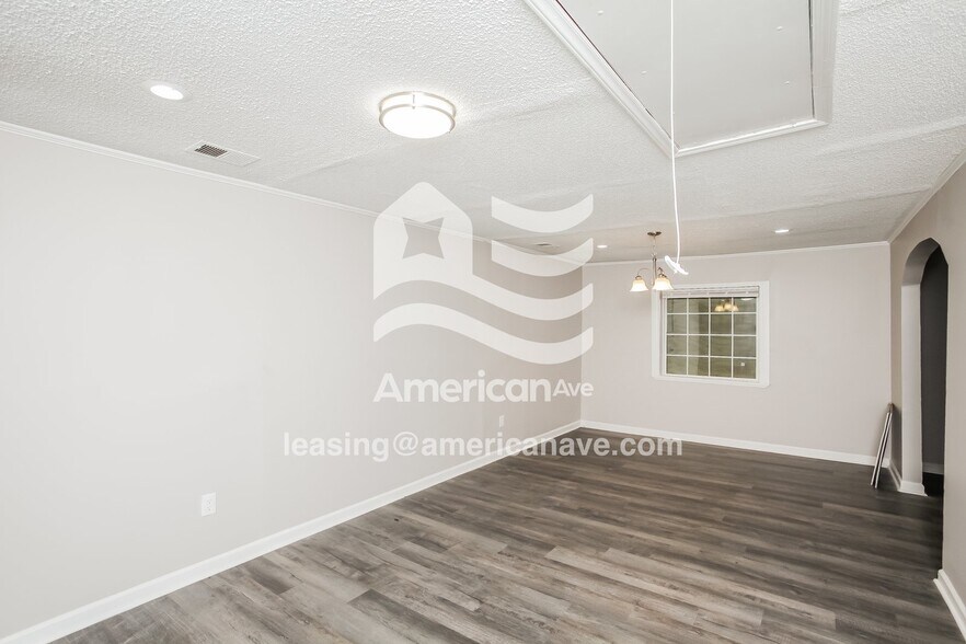 Building Photo - 4017 Tavineer Dr