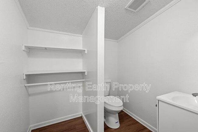 Building Photo - 2113 Rambow Ave SW