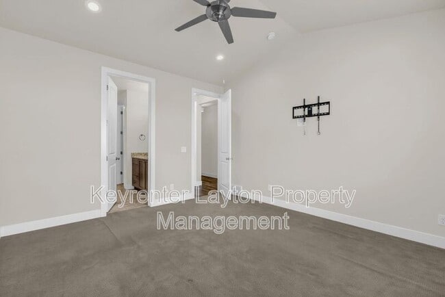 Building Photo - 1447 E Daylily Ct