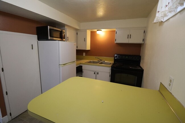 Building Photo - 565 E 200 N