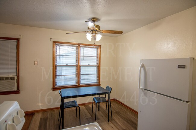 Building Photo - Weekly Rental 2 Bedroom 1 Bathroom on cul-...