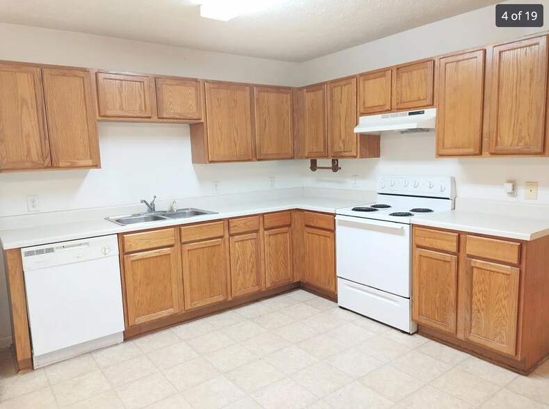 Building Photo - 122 Bach Dr