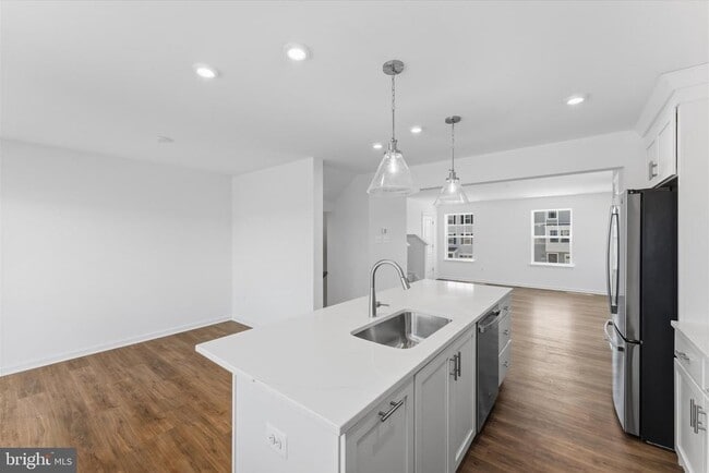 Building Photo - 501 Fontana Cir