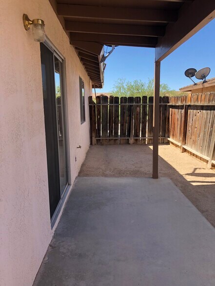Building Photo - 408 W Felspar Ave