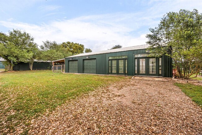 Building Photo - 12900 Newberg Rd