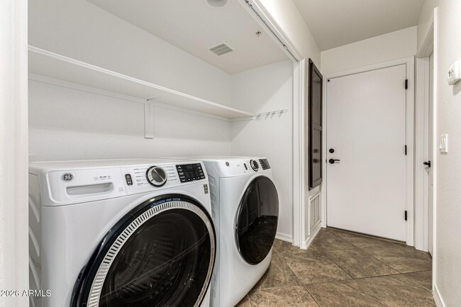 Building Photo - 6940 E Cochise Rd