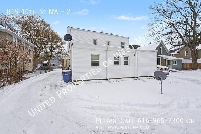 Building Photo - 819 10th St NW