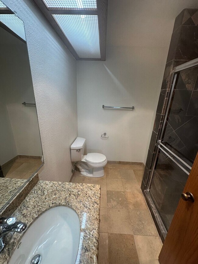 Building Photo - Beautiful 2 bed / 2.5 bath / 1,218 sqft Condo in Solana Beach - Available 01/26