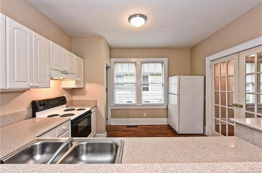 Kitchen - 322 Walnut Ave
