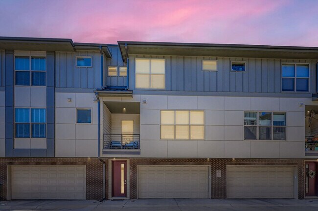 Building Photo - 5372 Allison St