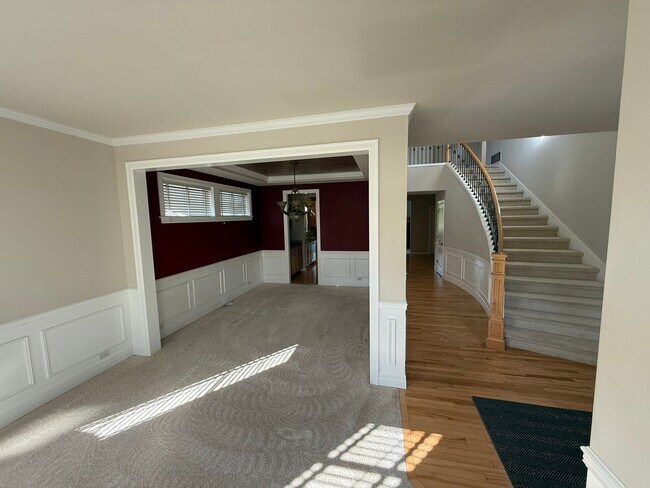 Building Photo - Updated Beautiful Mill Creek Home!