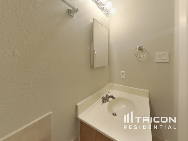 Building Photo - 5930 Encanto Point Dr