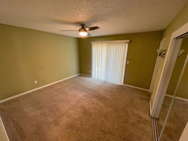 Building Photo - Roseville 3 bedroom