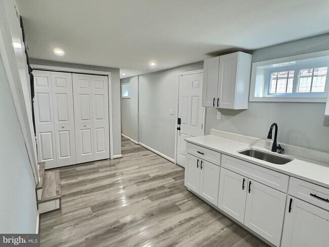 Building Photo - 2913 Fairlawn St