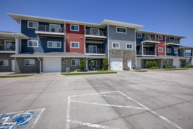 Building Photo - Must See Condo!!