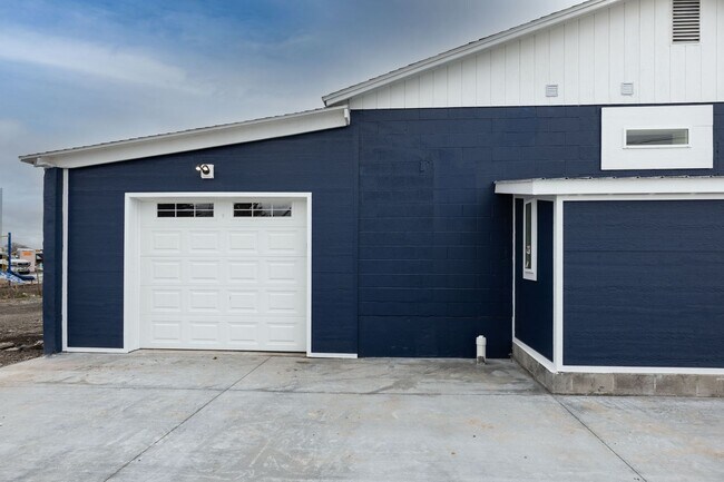 Building Photo - JR119L