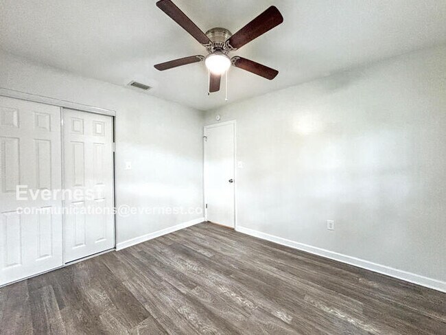 Building Photo - 1131 N Magnolia Cir