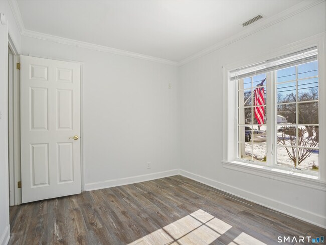 Building Photo - 24 King St