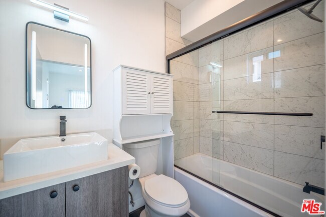 Building Photo - 246 N Dillon St